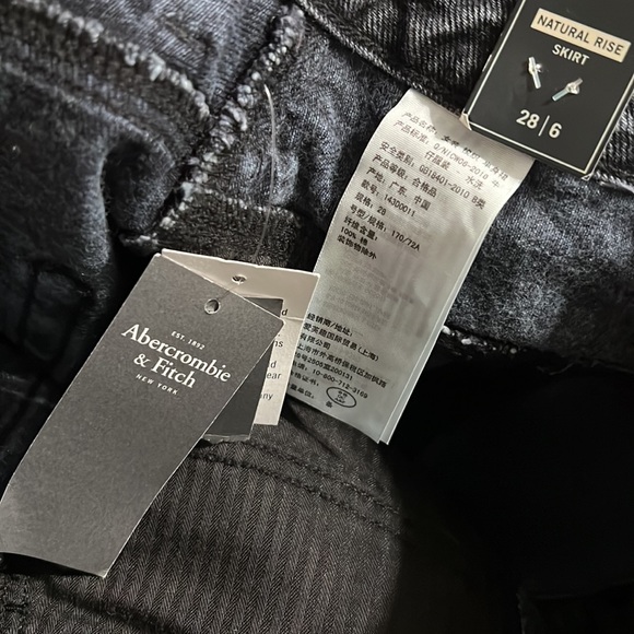 Abercrombie & Fitch Natural Rise Skirt Acid wash black button front mini NWT, 6 - Picture 6 of 7